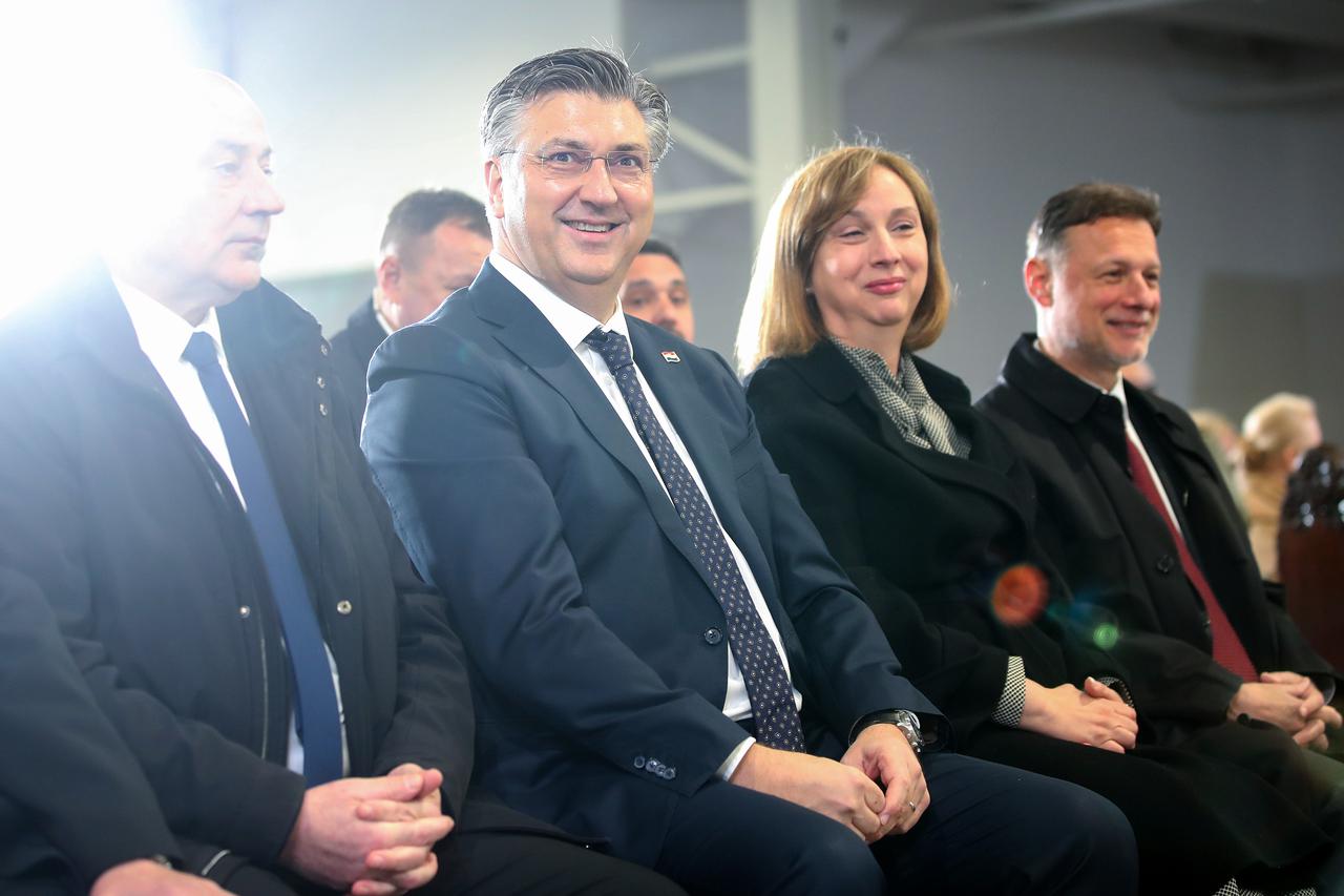 Zagreb: Brojni političari na uskrsnoj misu 