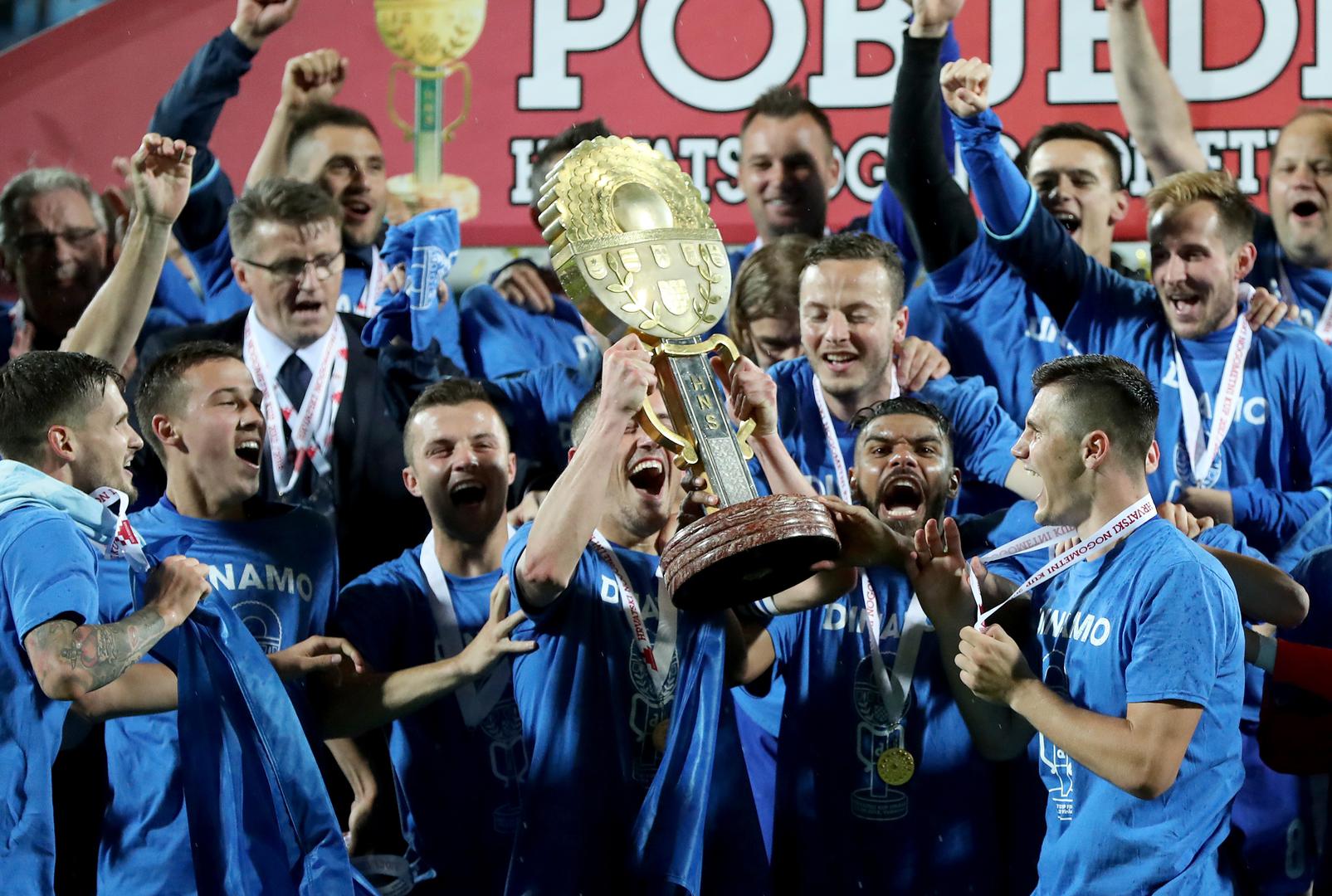 Dinamo je po 15. put osvojio Rabuzinovo sunce. U finalu hrvatskog kupa koje se igralo u Vinkovcima plavi su pobijedili Hajduk s 1:0