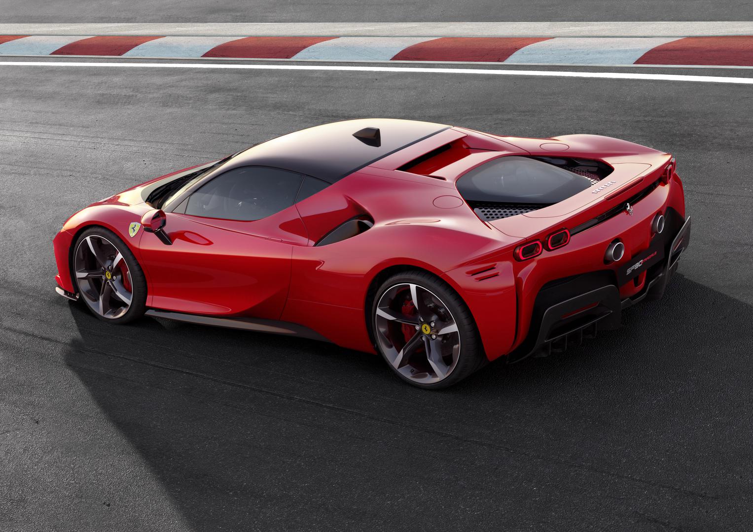 Isporučuje performanse nezamislive za neki serijski automobil. Ako je uopće primjereno takav Ferrari nazivati serijskim...