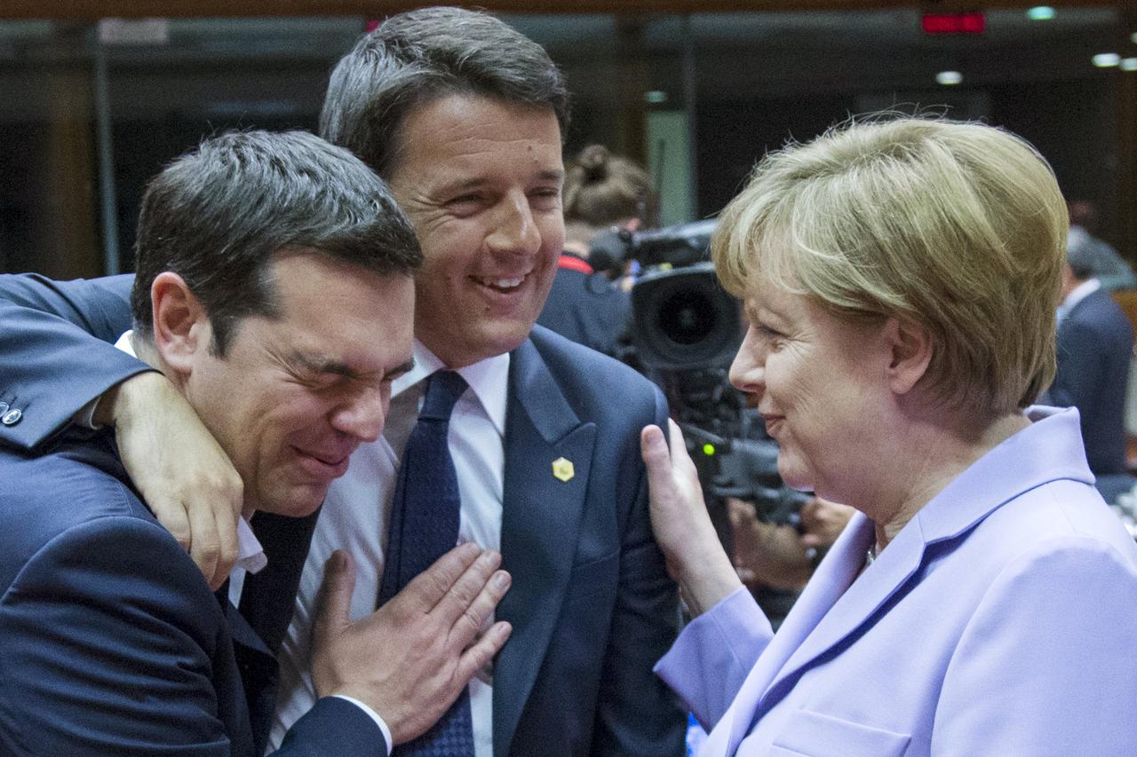 Greek Prime Minister Alexis Tsipras (L-R), Italian Prime Minister Matteo Renzi and German Chancellor Angela Merkel attend a European Union leaders summit in Brussels, Belgium, June 25, 2015. REUTERS/Yves Herman        TPX IMAGES OF THE DAY
