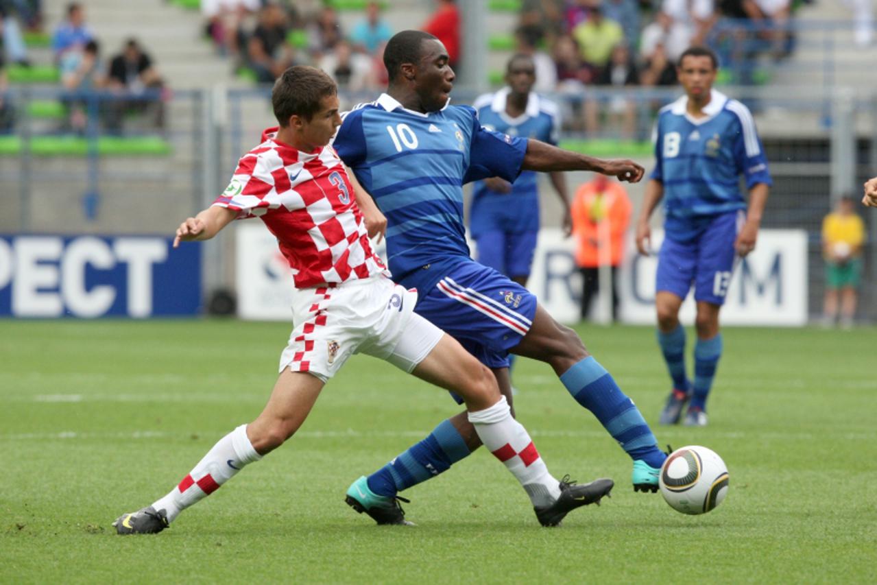 'French forward Gilles Sunu fights for the ball with Croatian defender Dario Rugasevic during the UEFA under 19 semi-final match France versus Croatia, at the d\'Ornano stadium on July 27, 2010 in Cae