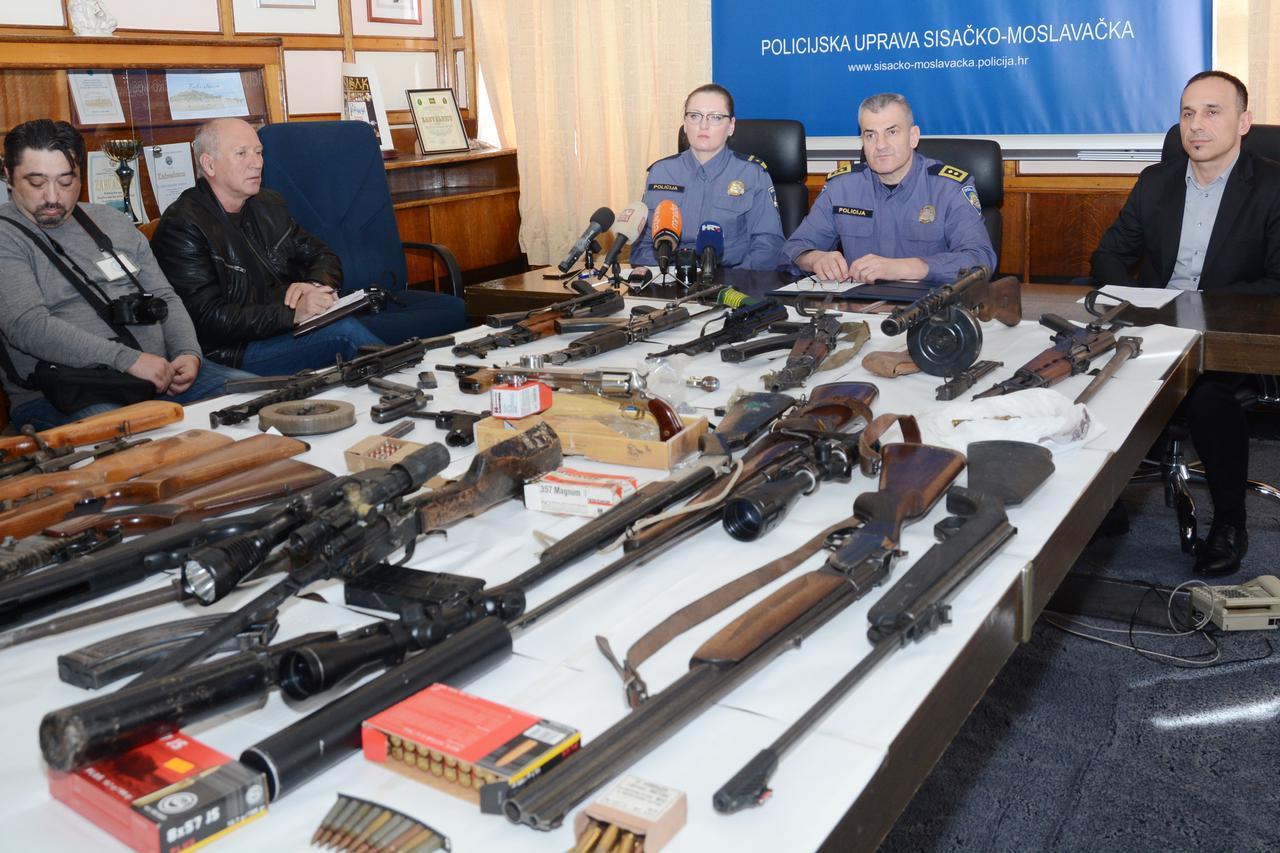 Policija zaplijenila veće količine oružja i streljiva