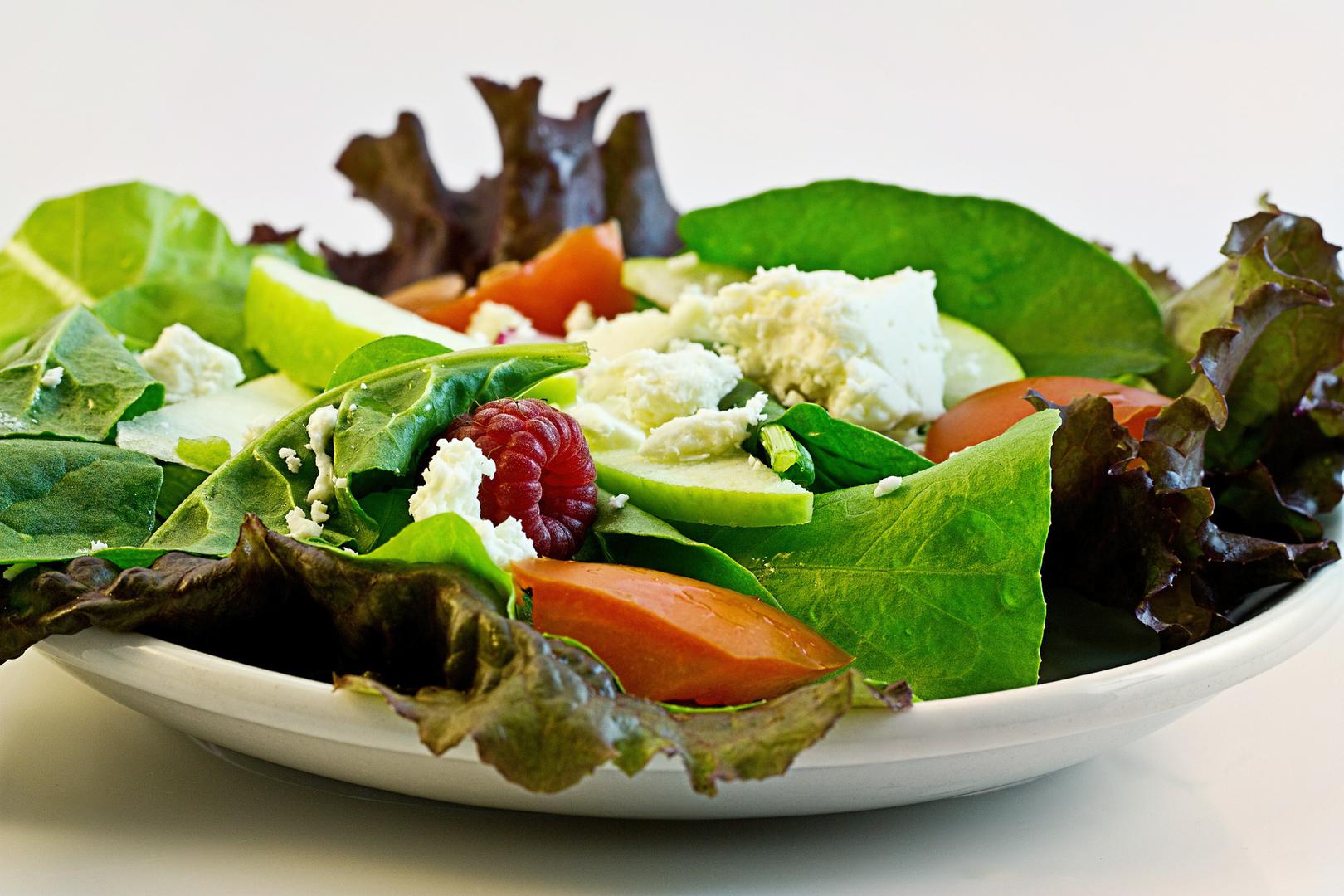 Salate - Pjevačica često za svoje glavne obroke bira salatu, ali ih obogaćuje s raznovrsnim namirnicama. 