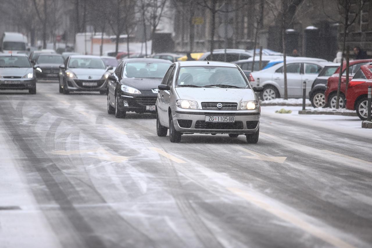 Zagreb: Snijeg i vjetar uz niske temperature u gradu