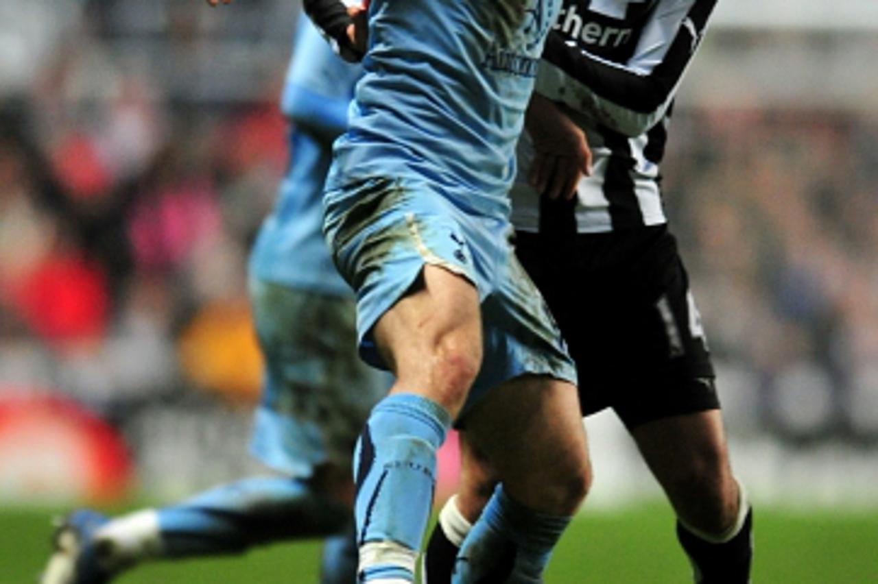 'Newcastle United\'s James Perch and Tottenham Hotspur\'s Luka Modric battle for the ball Photo: Press Association/Pixsell'