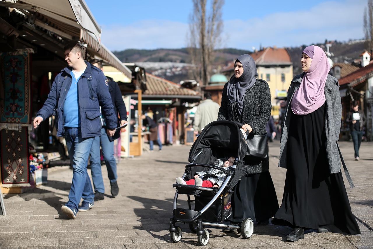 Hidžab na ulicama sve je učestaliji prizor u svakodnevnom životu glavnoga grada BiH
