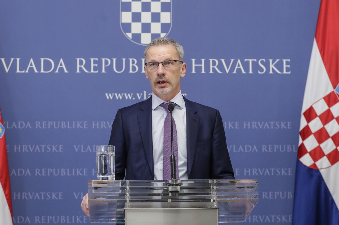 Zagreb: Plenković, Marić i Vujčić o kupnji Sberbanke za 71 milijun kuna
