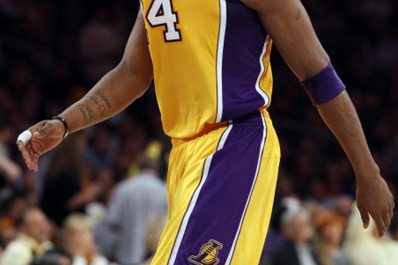 'WORLD RIGHTS NO USA, FRANCE, AUSTRALIA.   Los Angeles Lakers shooting guard Kobe Bryant (24) covers his face after being called for a foul against the New Orleans Hornets  during the first half of Ga