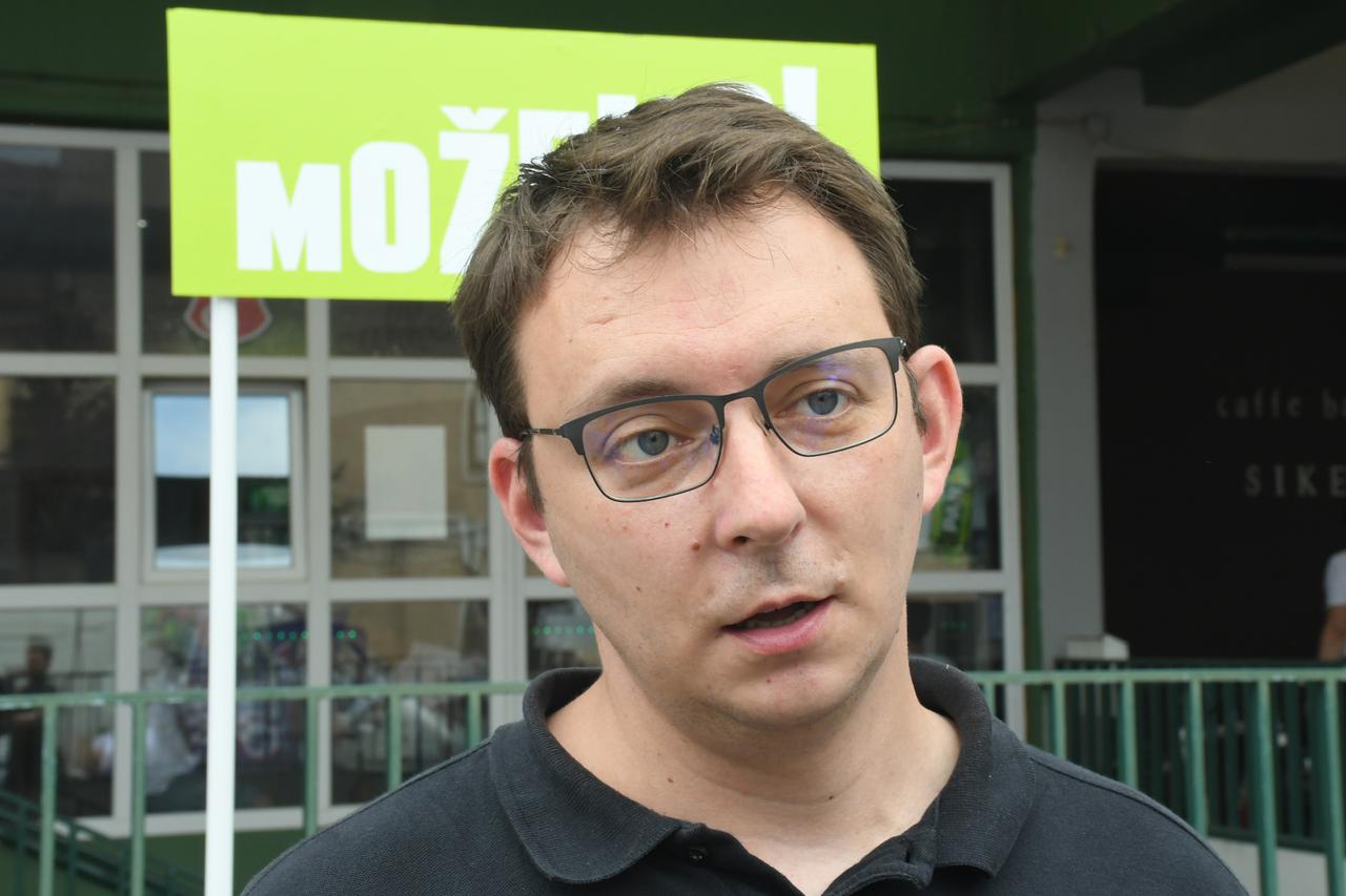 Petrinja: Zeleno-lijeva koalicija družila se s građanima na gradskoj tržnici