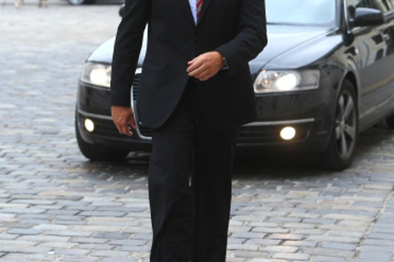 '13.09.2010., Zagreb - Ministar Zdravstva, Darko Milinovic fotografiran na Markovom trgu pred ulazak u zgradu Vlade RH. Photo: Davor Puklavec/PIXSELL'