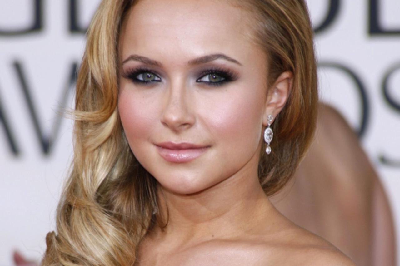 'Actress Hayden Panettiere arrives at the 66th annual Golden Globe awards in Beverly Hills, California January 11, 2009.     REUTERS/Lucy Nicholson (UNITED STATES)'