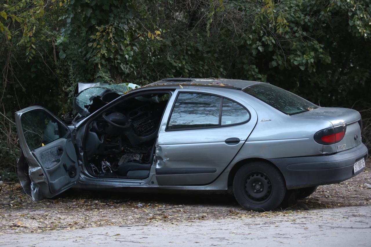 Split: Automobilom udario u stablo na Marjanu i poginuo na mjestu