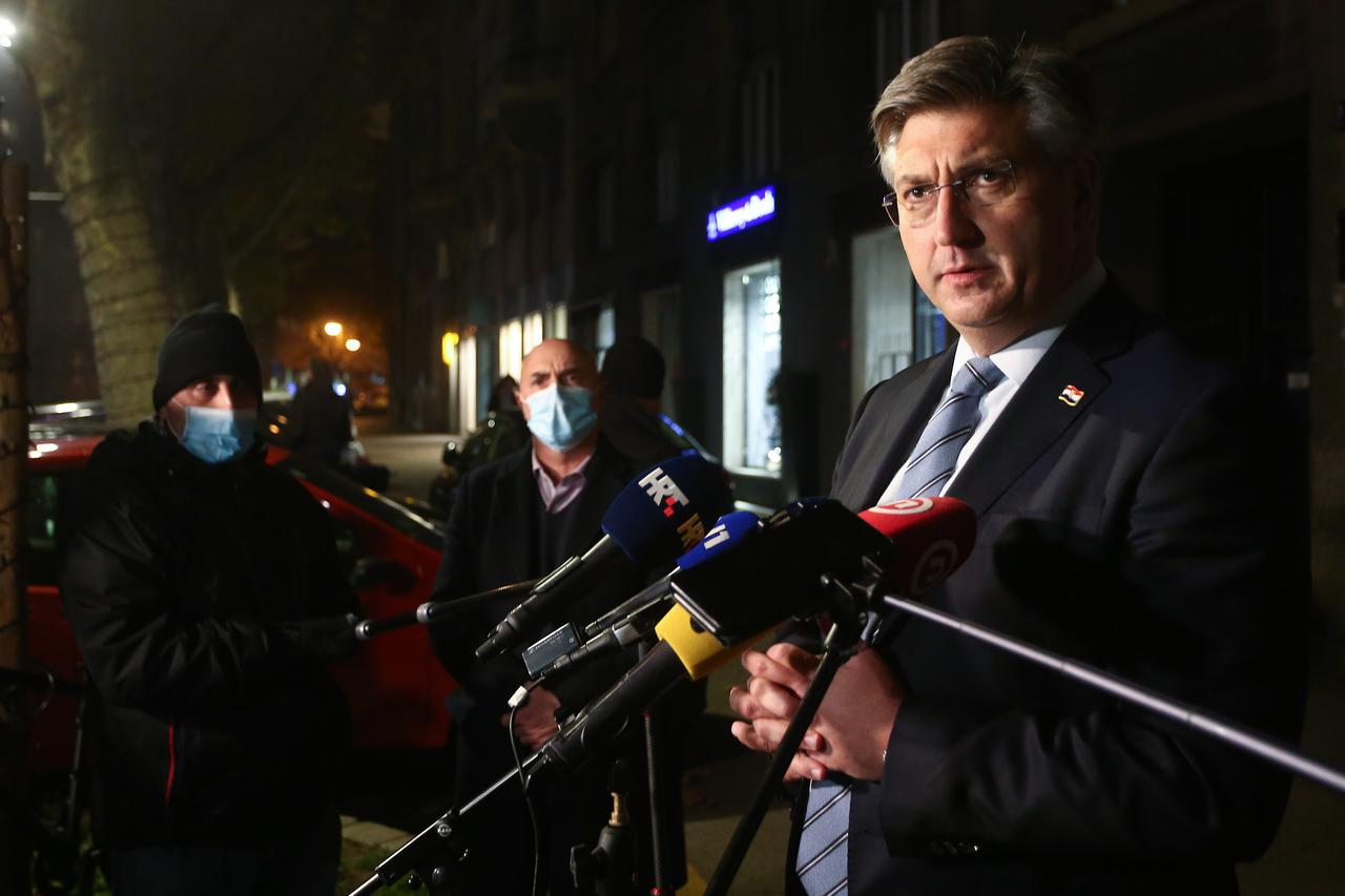Zagreb: Premijer Plenković dao izjavu za medije  ispred HDZ-a