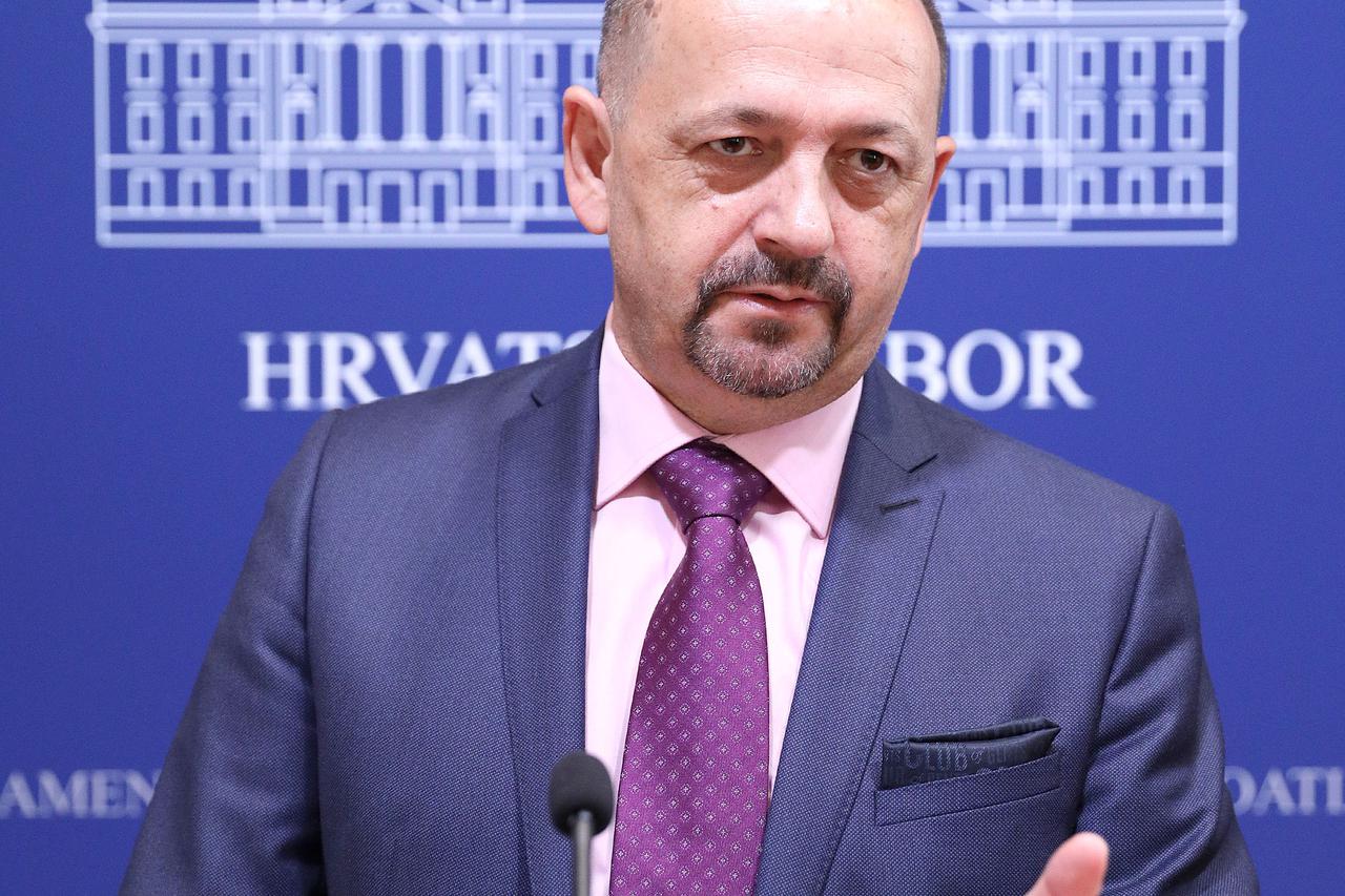 Ivan Lovrinović