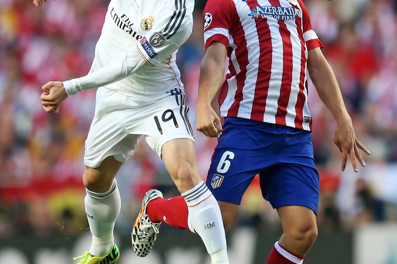 Football - Atletico Madrid v Real Madrid - UEFA Champions League Final - Estadio da Luz, Lisbon, Portugal - 24/5/14 Atletico Madrid's Koke (R) in action with Real Madrid's Luka Modric Mandatory Credit: Action Images / Carl Recine Livepic EDITORIAL USE ONL