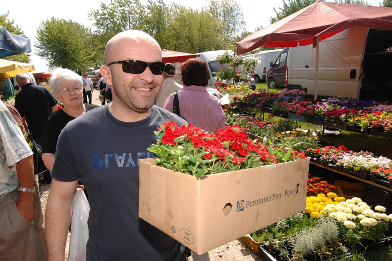 '26.05.2010., Cakovec - Zanimljiva ponuda na cakoveckom sajmu srijedom. Photo: Vjeran Zganec-Rogulja/PIXSELL'