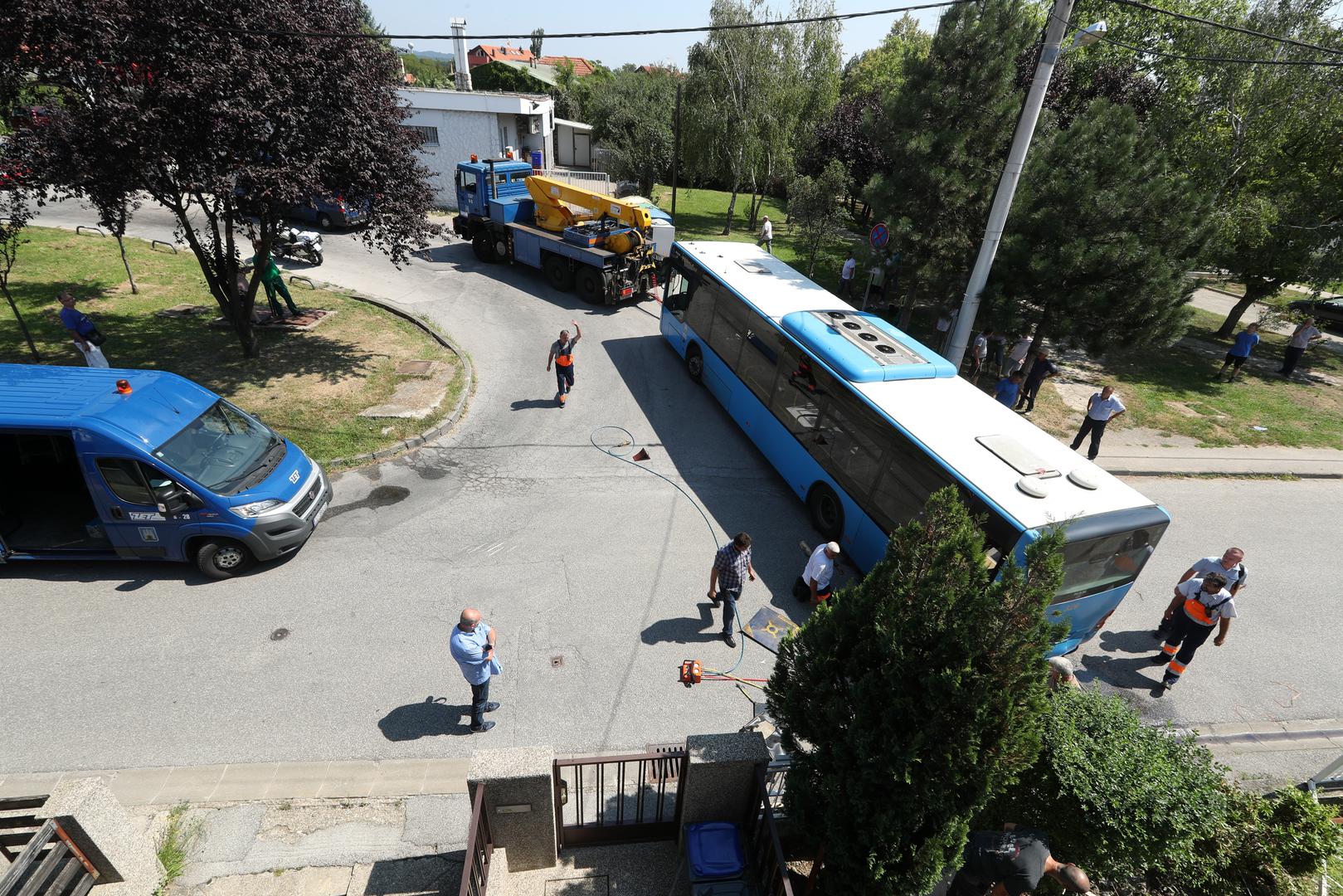 ZET-ov autobus probio je ogradu obiteljske kuće u Zagrebu.