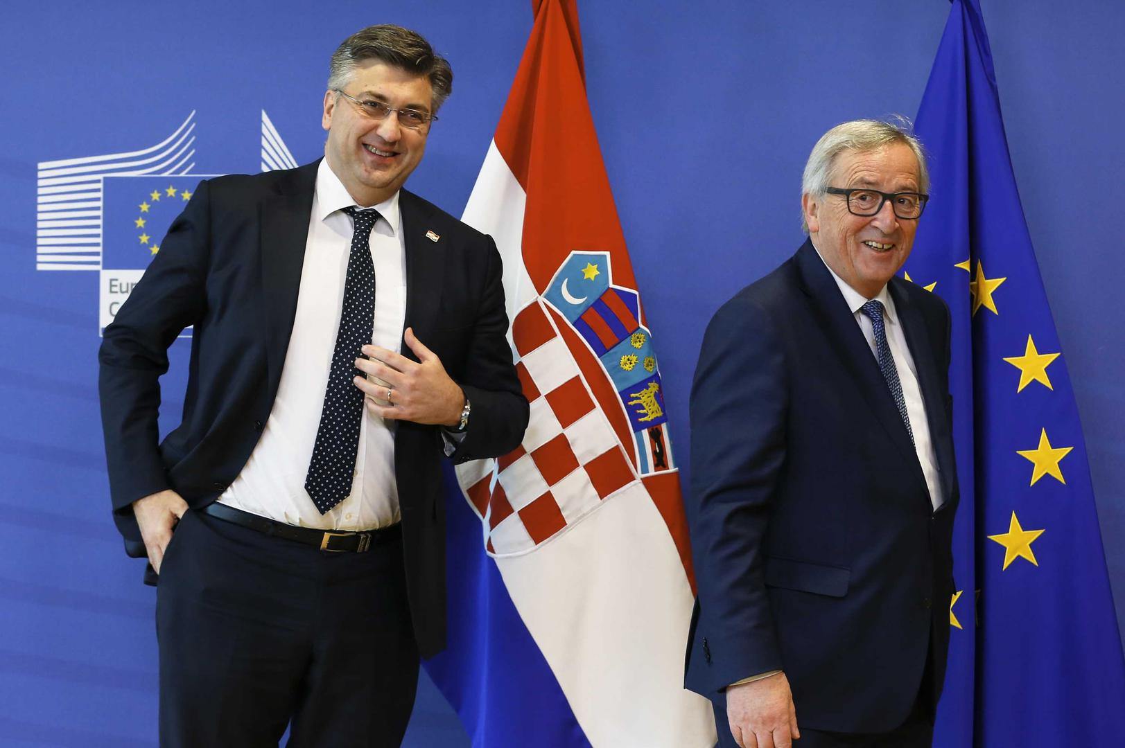 Hrvatski premijer i predsjednik Europske komisije konzultiraju se uoči početka sastanka Europskog vijeća u Bruxellesu.