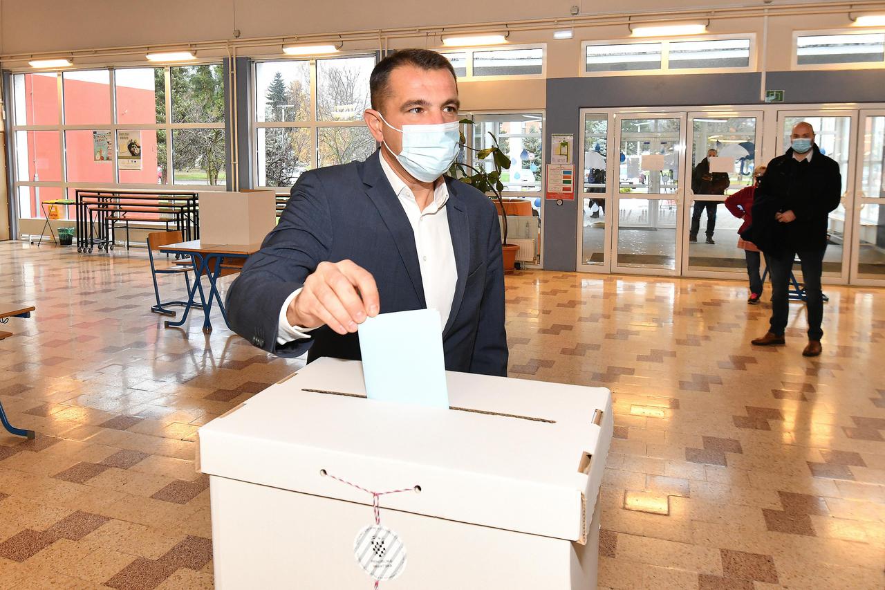 Čakovec: Matija Posavec glasovao je na prijevremenim izborima za međimurskog župana