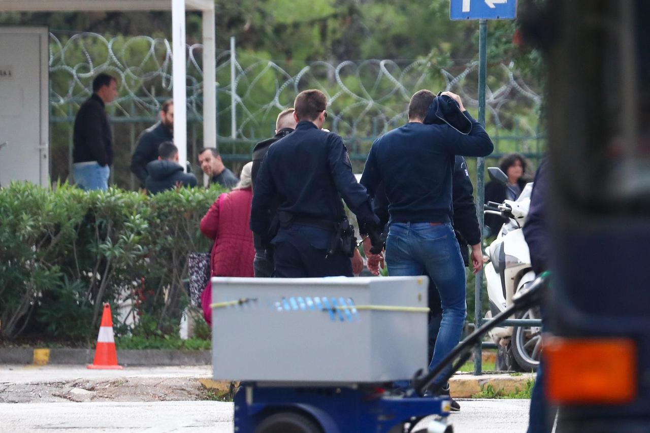 Atena: Posljednja grupa navijača Dinama pod pratnjom policije stigla na sud