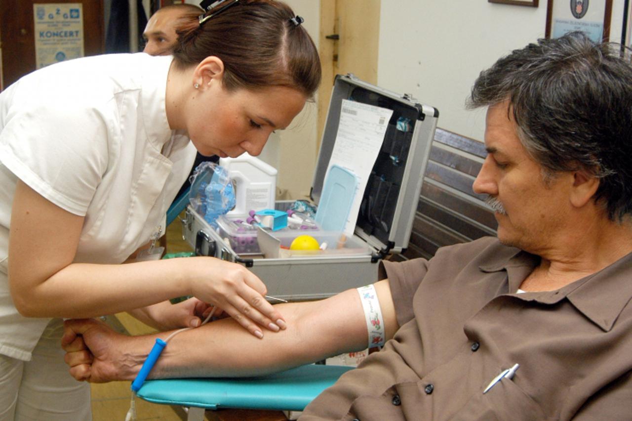'sisak - 02.07.2009., Sisak - Jucer je odrzana akcija darivanja krvi u HZ-u. Snimio Nikola Cutuk/Vecernji list'