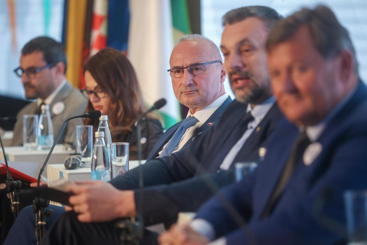 Ministri Grlić Radman i Erlić na otvorenje 8. Godišnjeg foruma Strategije Europske unije za jadransku i jonsku regiju (EUSAIR) u Sarajevu 