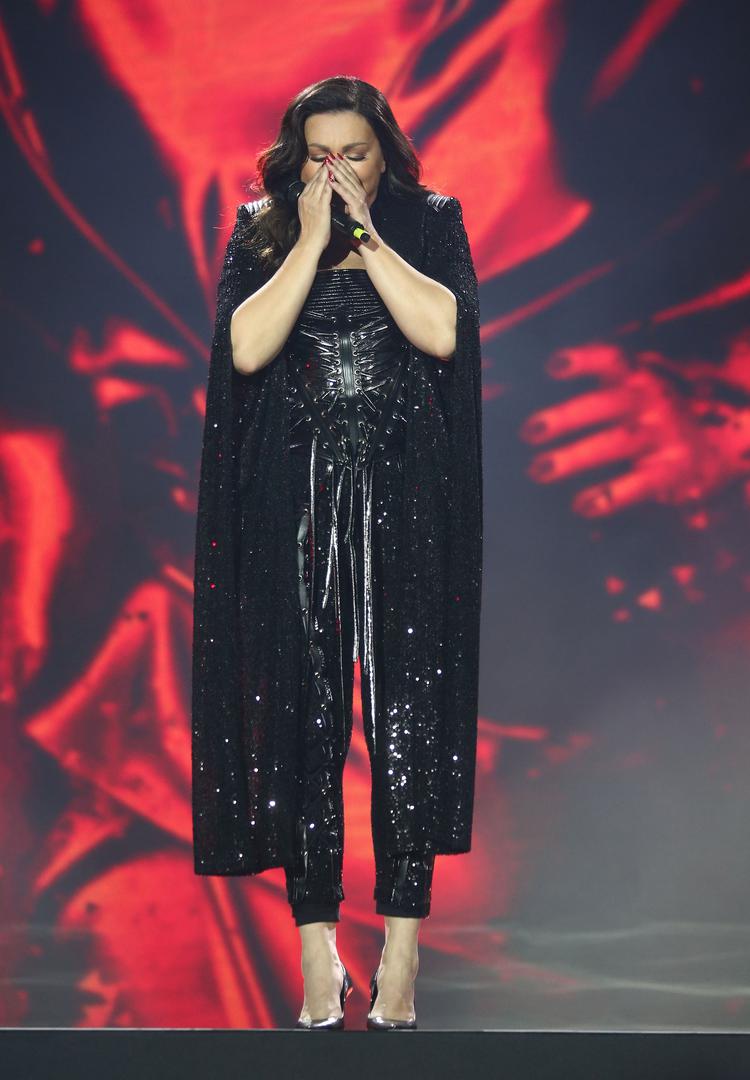 Raspoložena publika pjevala je Ninine najveće hitove "Za dobre i loše dane", "Dat će nam Bog", a uoči sinoćnjeg spektakla objavila je singl "Da biram" koji je posvetila upravo svojoj publici.