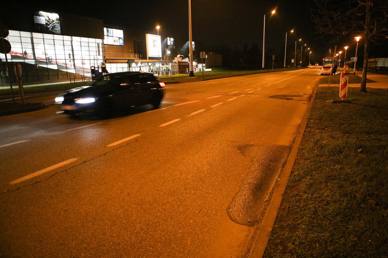 Zagreb: Vozač na zebri udario dvoje djece
