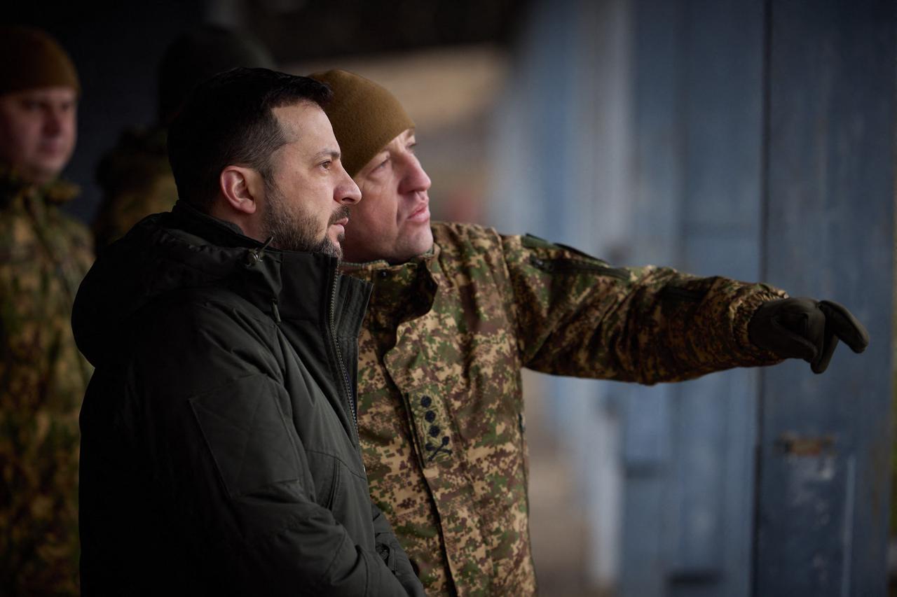 Le président de l'Ukraine Volodymyr Zelensky a visité un centre de formation pour les groupes de tirs mobiles, lors d'un voyage de travail dans la région de Dnipropetrovsk