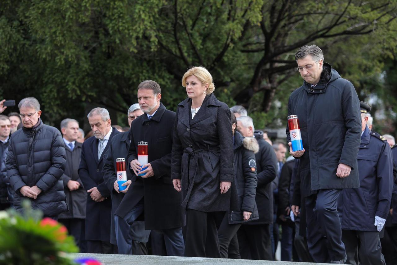 Državni vrh položio vijence na grobu dr. Franje Tuđmana