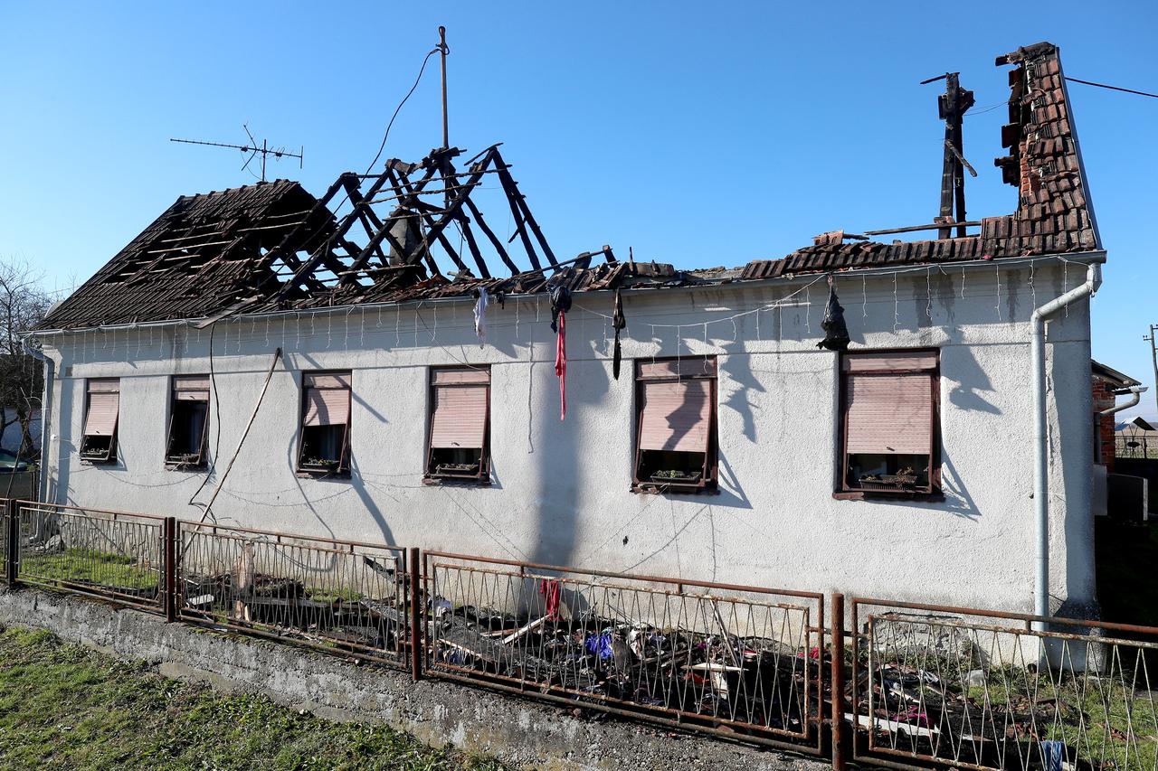 U požaru kuće u mjestu Okešinec sedmero malodobne djece i njihovi roditelji ostali bez krova nad glavom