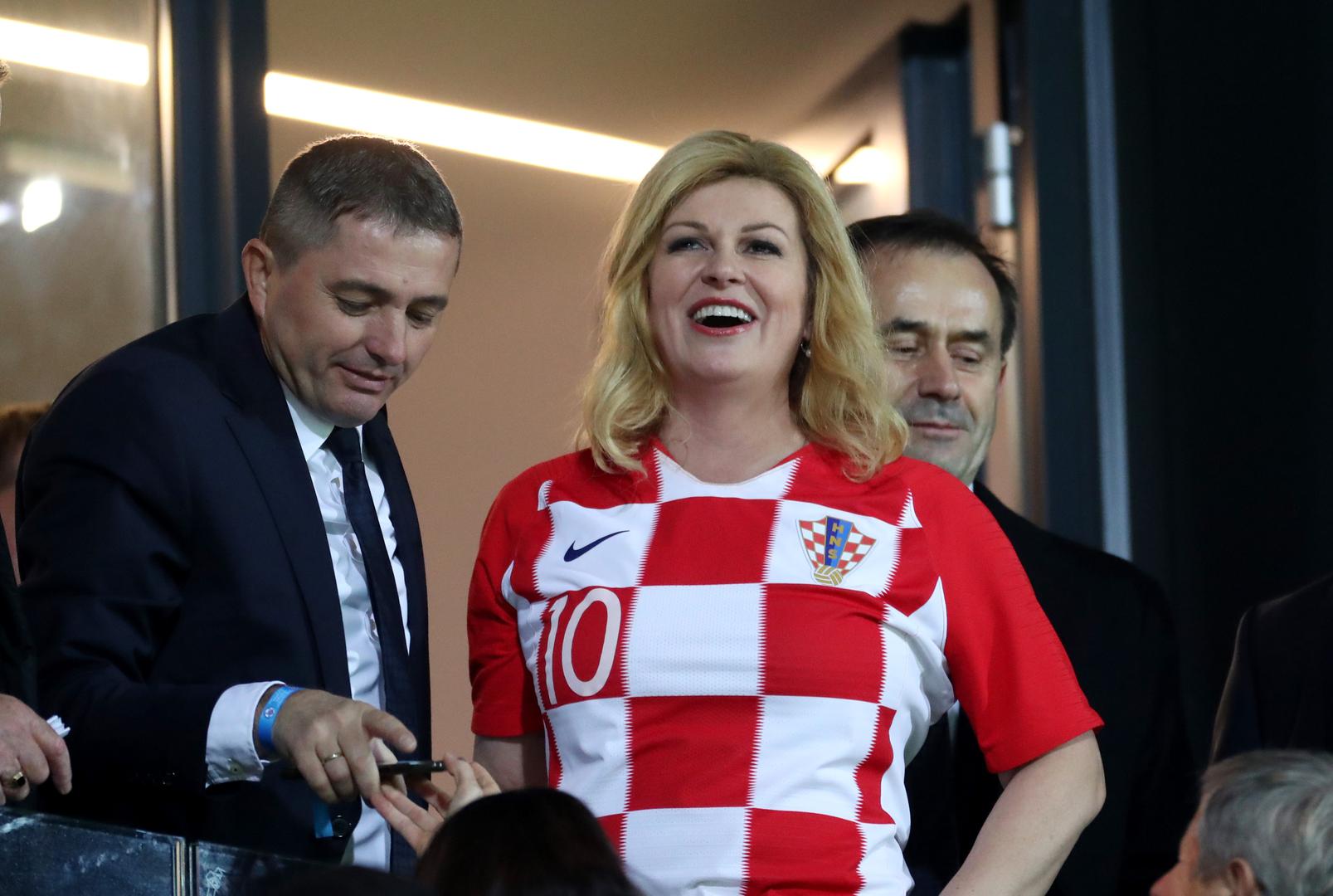 Grabar-Kitarović je odlično raspoložena, fotografirala se s navijačima