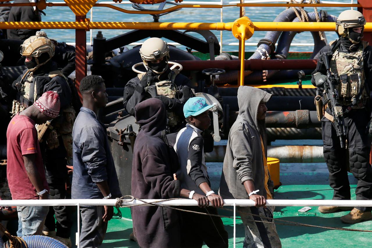 migranti oteli brod