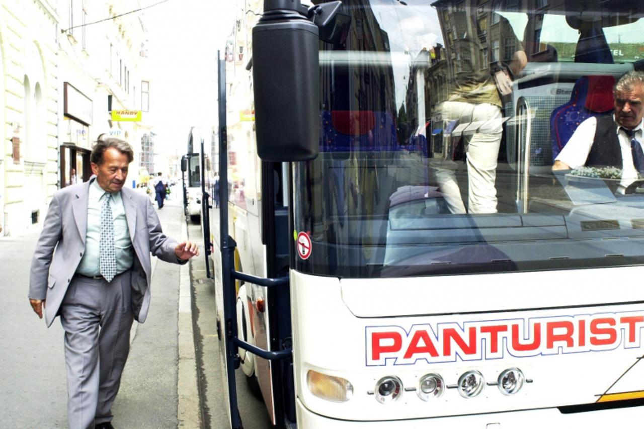 'slavonija -OSIJEK-----15.09.2003 - autobus Gradsko poglavarstvo u Panturistu - Panturist-ilustracija snimio Jozo petric'