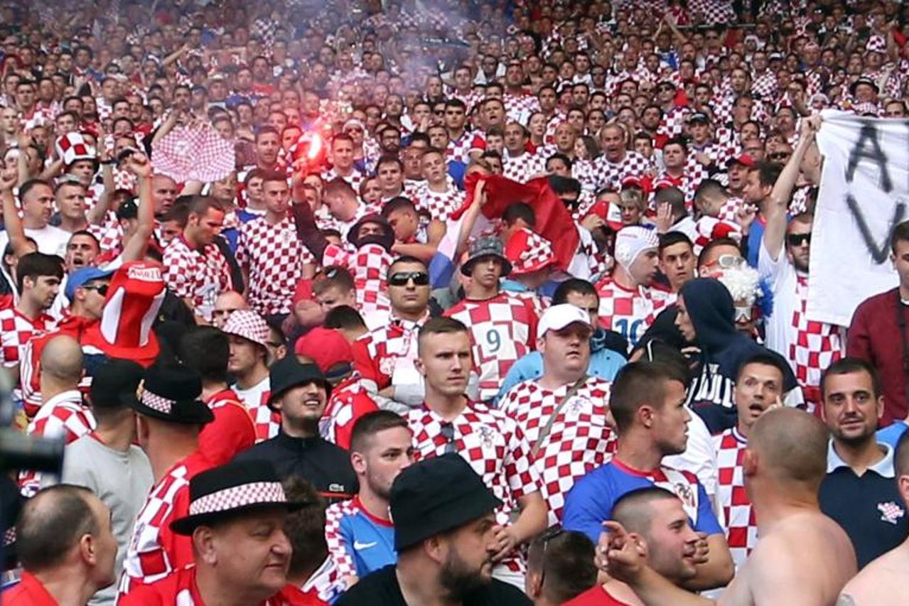Hrvatski huligan koji pali prvu baklju, navijači, huligani
