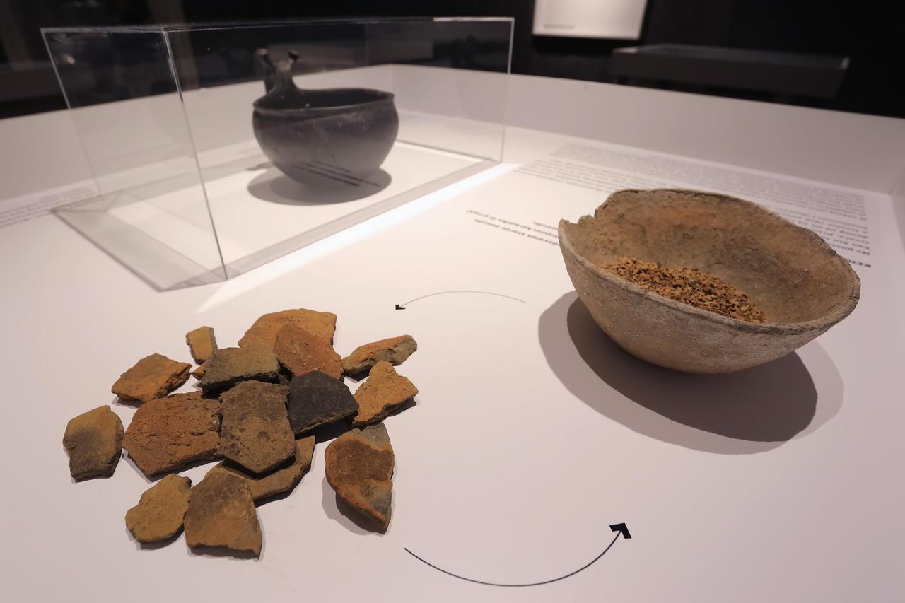 Zagreb: U Arheološkom muzeju otvorena je izložba Recikliraj, ideje iz prošlosti