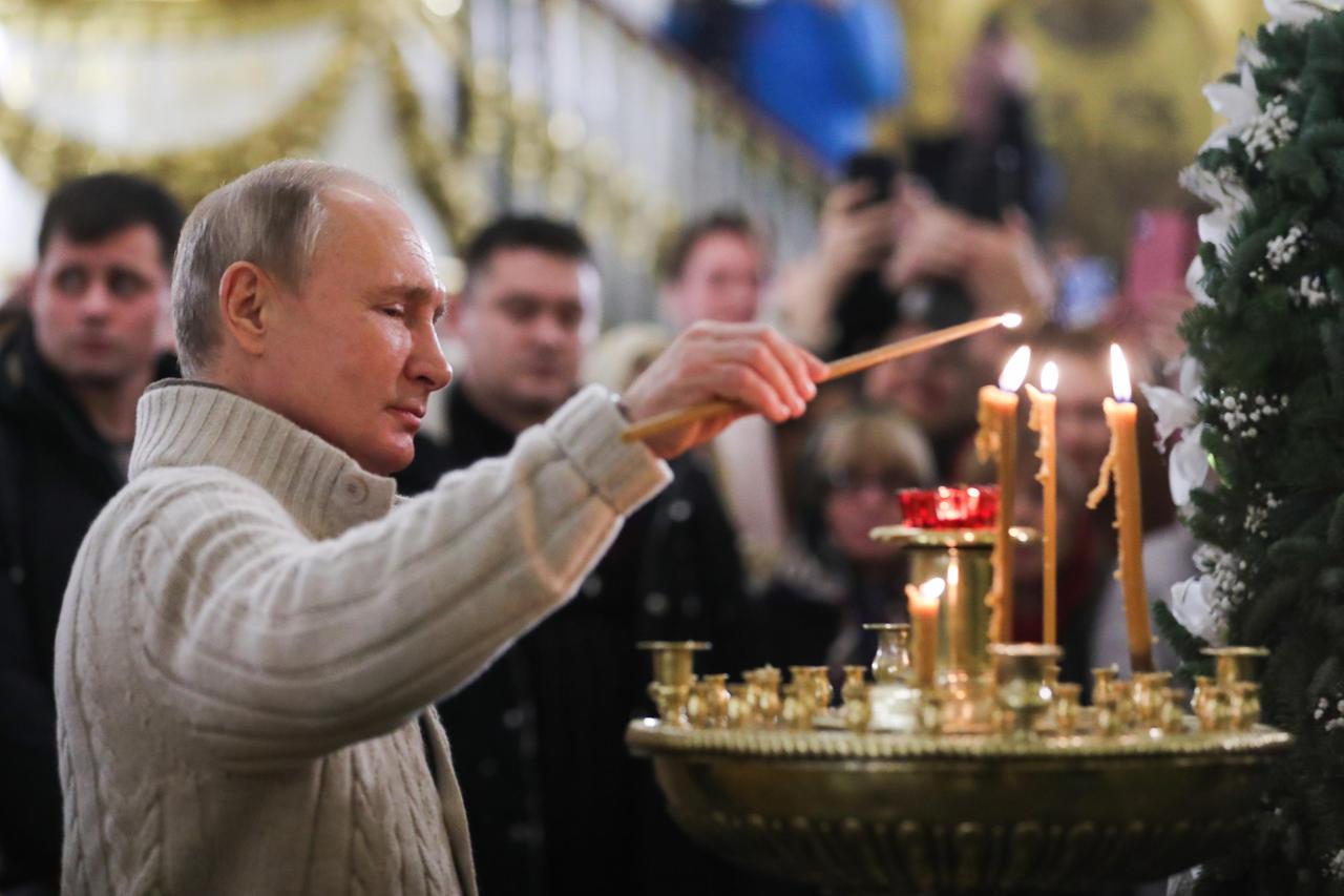Orthodox Christians celebrate Christmas in St Petersburg