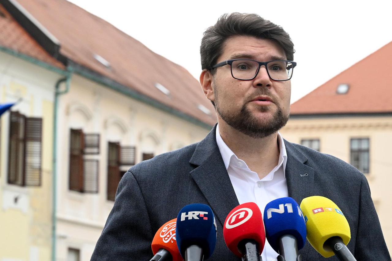 Zagreb: Peđa Grbin dao je izjavu medijima