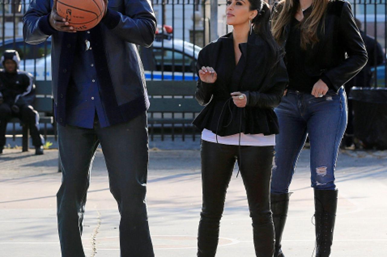 'Kim Kardashian, Khloe Kardashian and Lamar Odom playing basketball in Queens, New YorkPhoto: Press Association/PIXSELL'