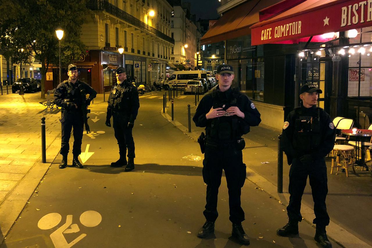 Napadao ljude nožem u Parizu pa upucan