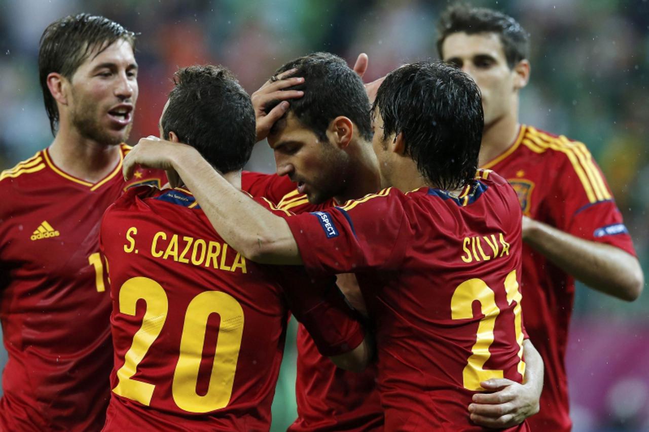 'Spain\'s Cesc Fabregas (C) celebrates with his team mates after scoring a goal against Ireland during their Group C Euro 2012 soccer match at PGE Arena in Gdansk June 14, 2012.     REUTERS/Thomas Boh