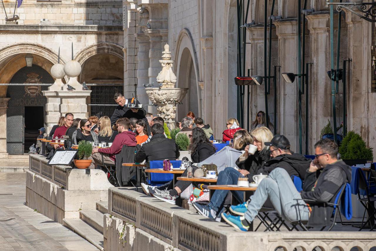 Dubrovnik: Nakon niza hladnijih dana na jugu opet toplo
