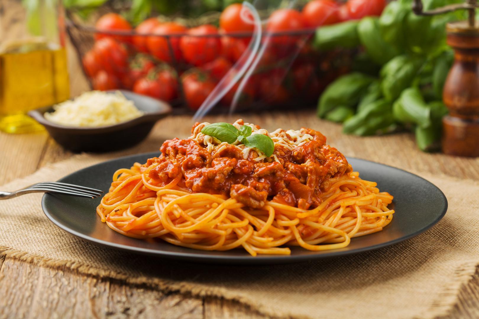 6. TJESTENINA - Ako ne možete izbaciti tjesteninu iz prehrane, pokušajte je zamijeniti špagetima od tikvica. Ako vam se ne sviđa tekstura tikvica, pokušajte napraviti vlastitu tjesteninu s pomoću spiralizatora. 