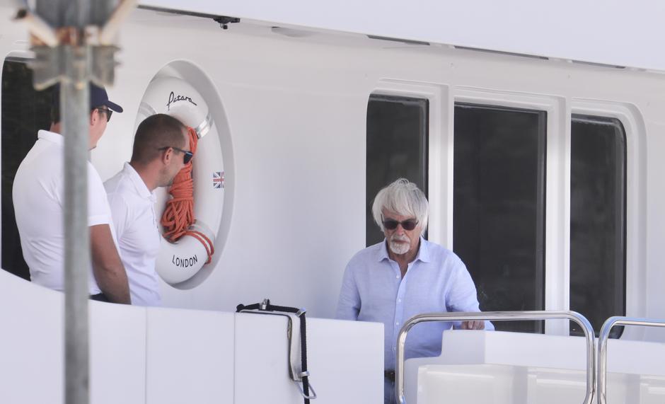 Bernie Ecclestone sa suprugom Fabianom i sinom Aceom ljetuje u Trogiru