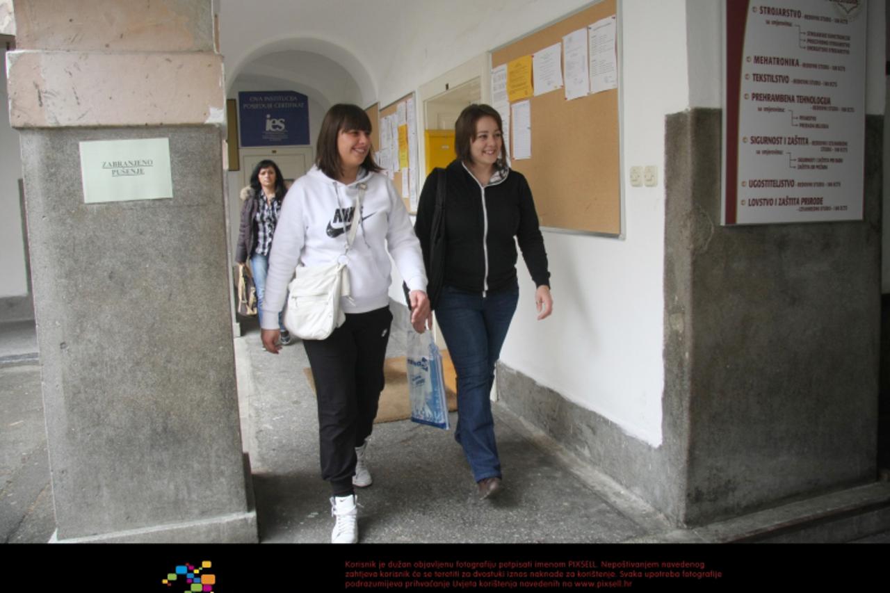 '03.11.2010., Karlovac - Dan Veleucilista u Karlovcu. Studenti na hodnicima.  Photo: Kristina Stedul-Fabac/PIXSELL'