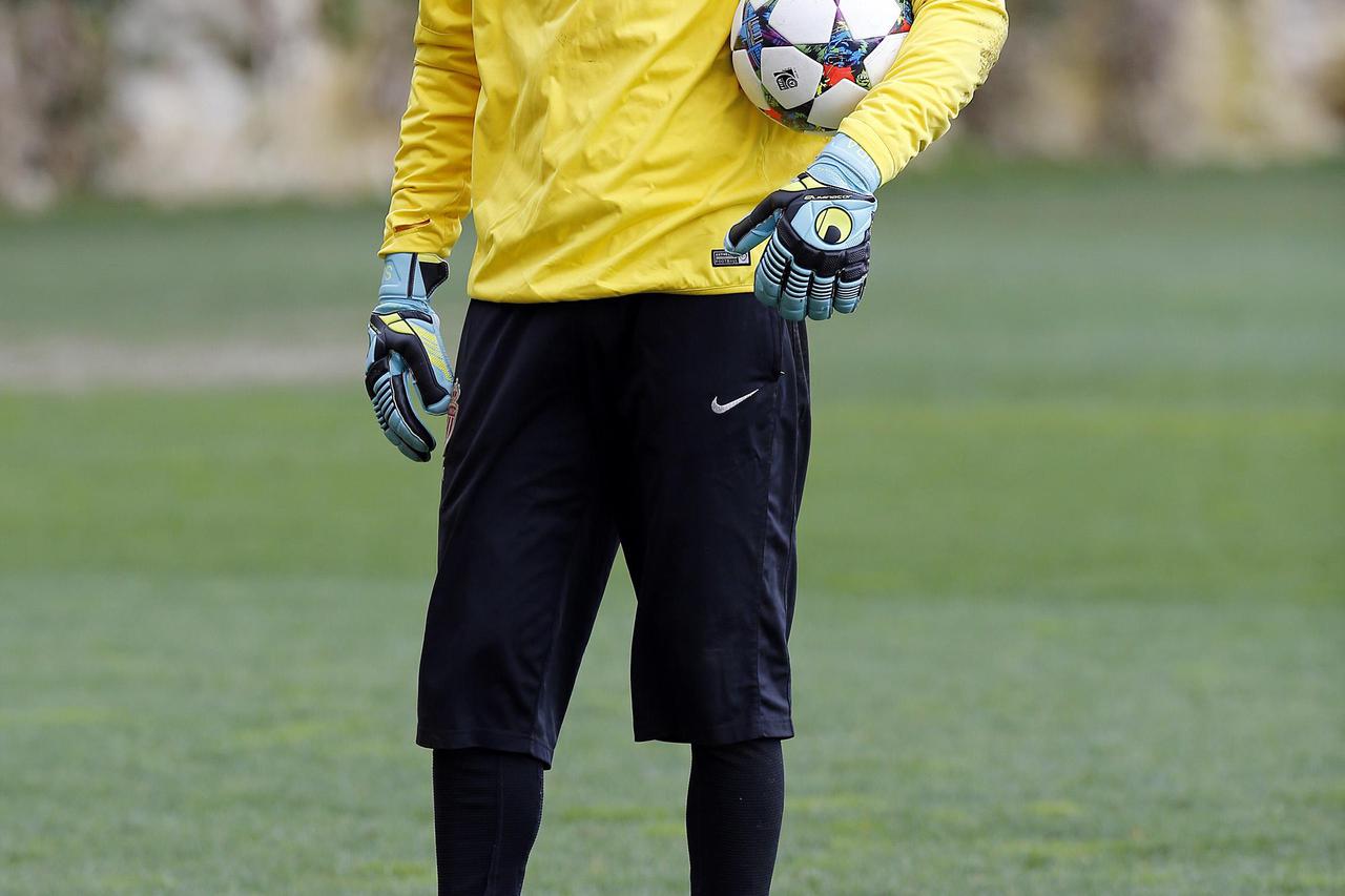 AS Monaco's goalkeeper Danijel Subasic attends a training session on the eve of their Champions League soccer match against Arsenal in La Turbie March 16, 2015.  REUTERS/Eric Gaillard (FRANCE - Tags: SPORT SOCCER)