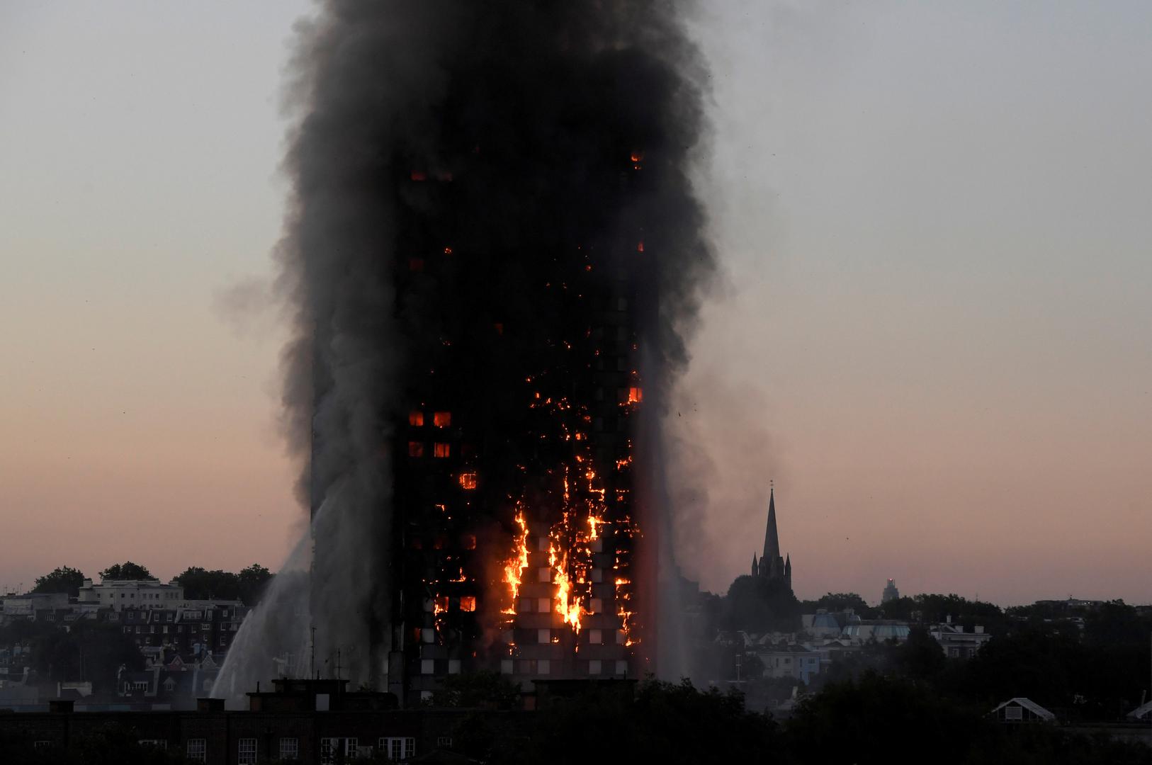 Dim i vatra progutali zgradu na zapadu Londona