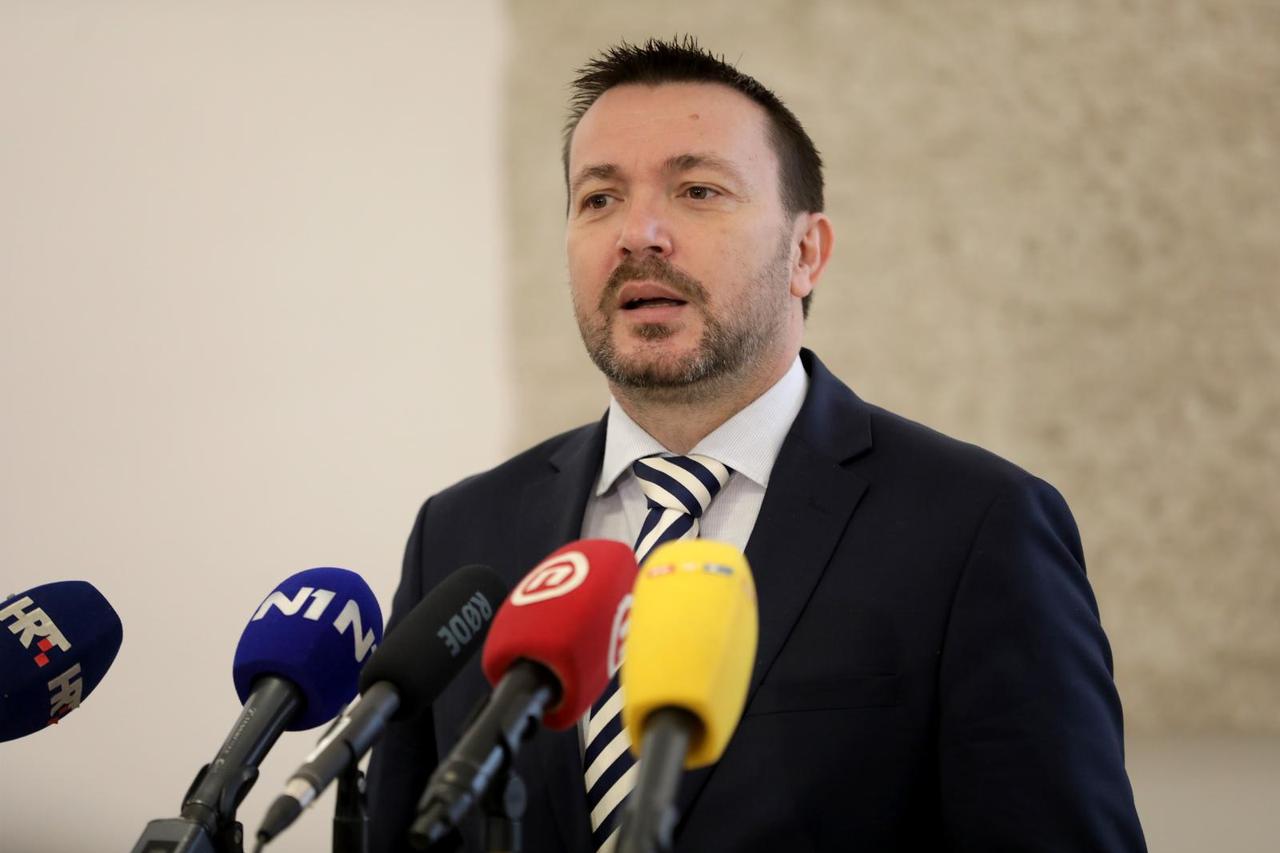 Zagreb: Arsen Bauk dao je izjavu medijima