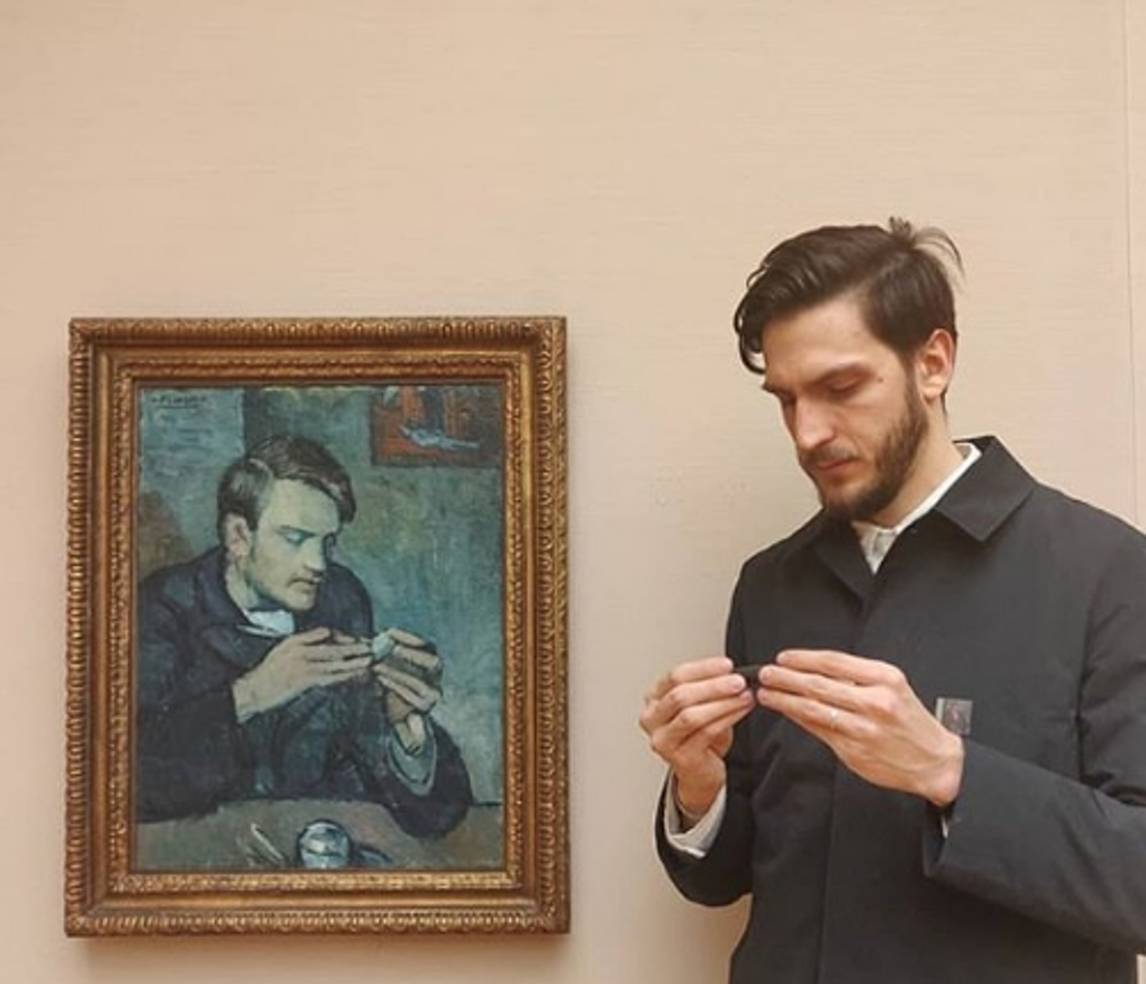 Muškarac koji stoji iz Instagram profila Mattao otkrio je da sliči s likom s Picassovog djela, u jednom muzeju u Švicarskoj.
