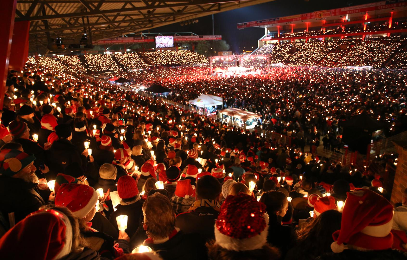 Božićna tradicija navijača Union Berlina i 16. godinu zaredom je nastavljena. 


